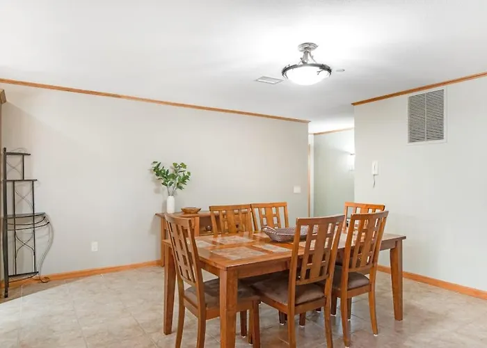 Sunset Condominiums: Castle Rock Retreat